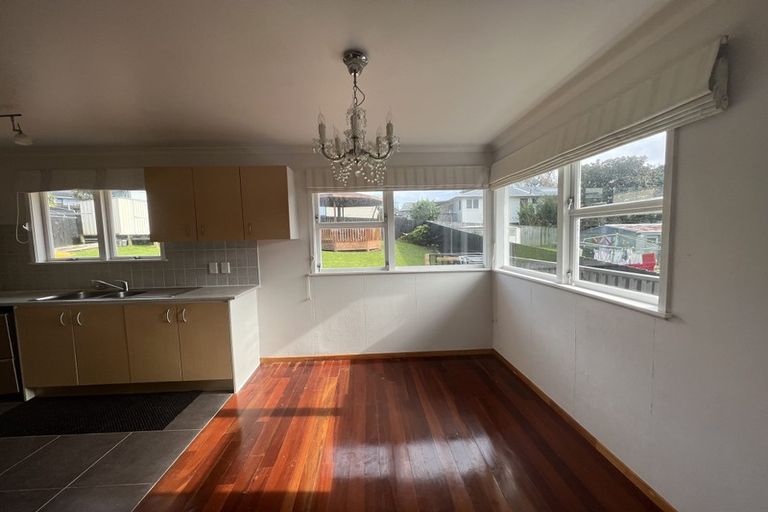 Photo of property in 23 Chislehurst Street, Henderson, Auckland, 0612