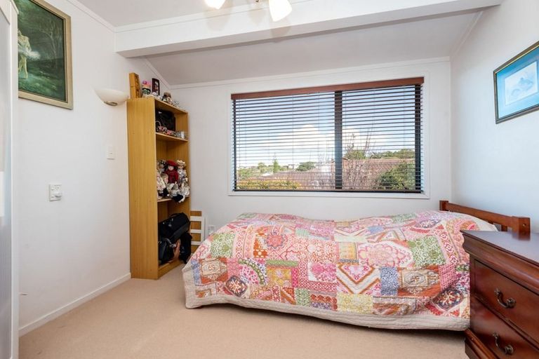 Photo of property in 2/5 Perendale Close, Somerville, Auckland, 2014