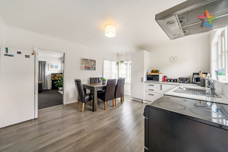 Photo of property in 35 Lees Grove, Wainuiomata, Lower Hutt, 5014