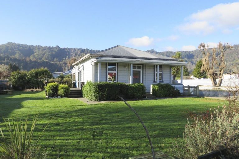 Photo of property in 51 Dick Street, Reefton, 7830