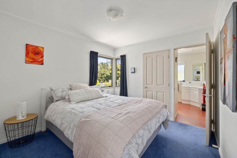 Photo of property in 1 Waterview Place, Haruru, 0204