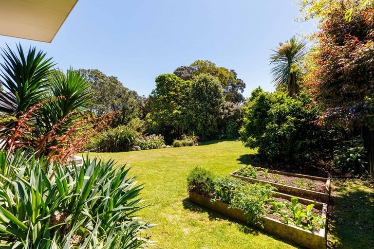 Photo of property in 59 Waiwaka Terrace, Strandon, New Plymouth, 4312