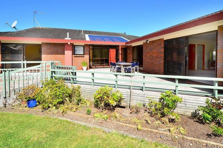 Photo of property in 886 Whangaparaoa Road, Manly, Whangaparaoa, 0930