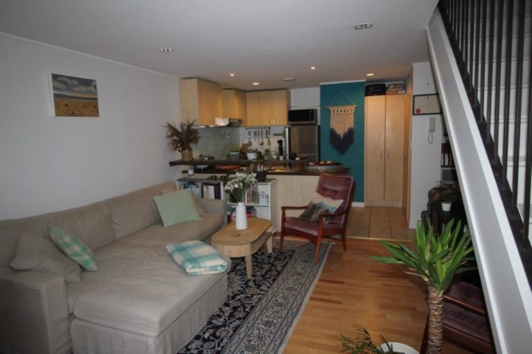 Photo of property in Mendosa Terraces Apartments, 20/9 Ebor Street, Te Aro, Wellington, 6011