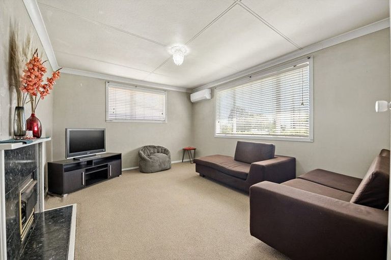 Photo of property in 82 Kelman Road, Kelston, Auckland, 0602