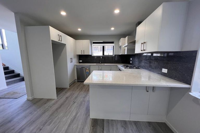 Photo of property in 17b Knox Road, Swanson, Auckland, 0612