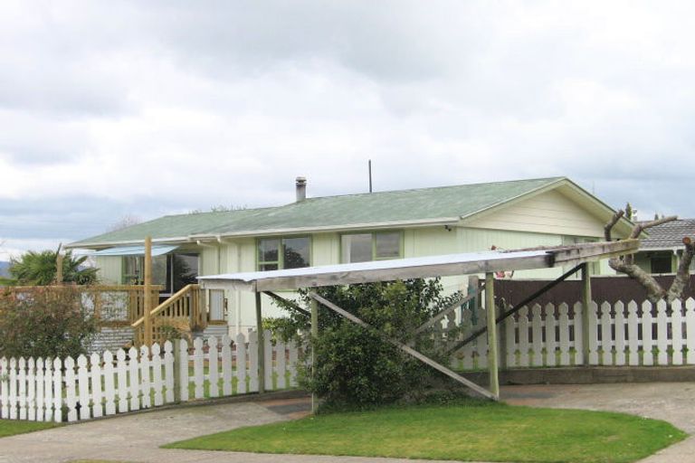 Photo of property in 2 Garnet Place, Pukehangi, Rotorua, 3015