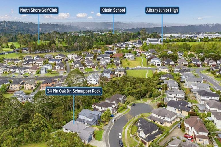 Photo of property in 34 Pin Oak Drive, Schnapper Rock, Auckland, 0632
