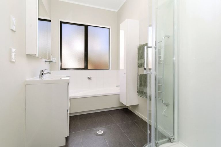 Photo of property in 5 Ranui Terrace, Tawa, Wellington, 5028