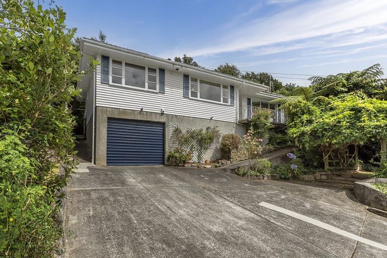 Photo of property in 30 Chester Road, Tawa, Wellington, 5028
