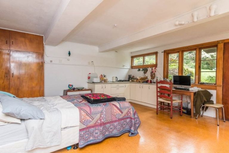 Photo of property in 180 Atkinson Road, Titirangi, Auckland, 0604