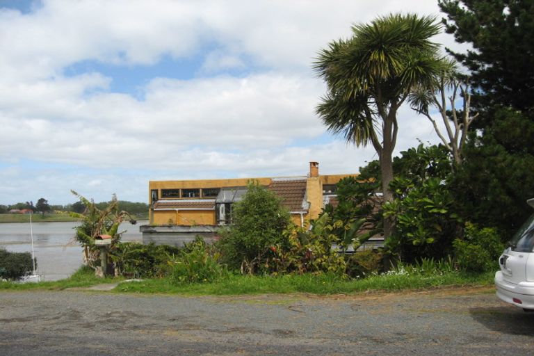 Photo of property in 11 Ferry Parade, Herald Island, Auckland, 0618