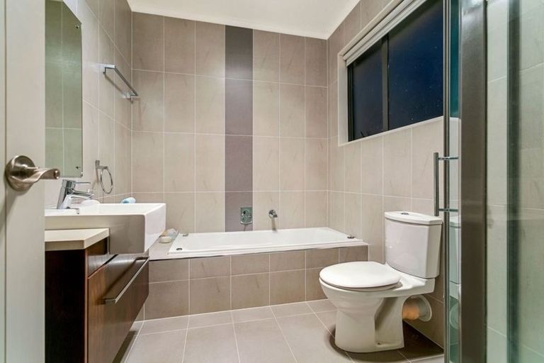 Photo of property in 19 Springvale Drive, Fairview Heights, Auckland, 0632