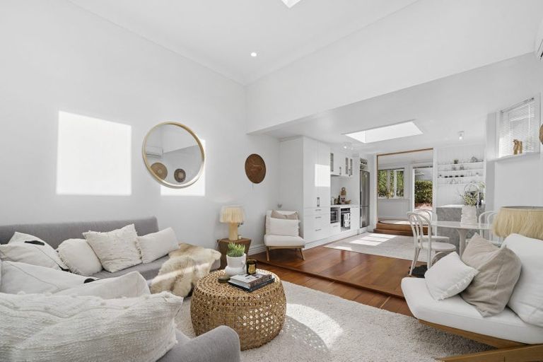 Photo of property in 132 Elizabeth Street, Mount Victoria, Wellington, 6011