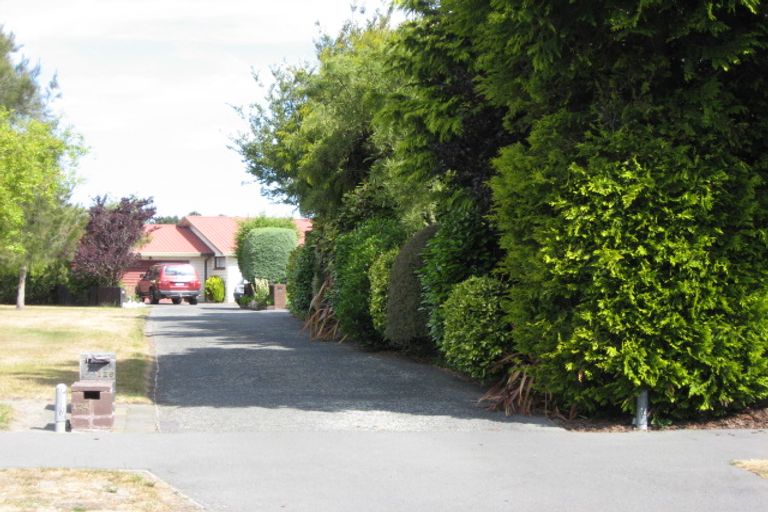 Photo of property in 124 Royal Park Drive, Parklands, Christchurch, 8083