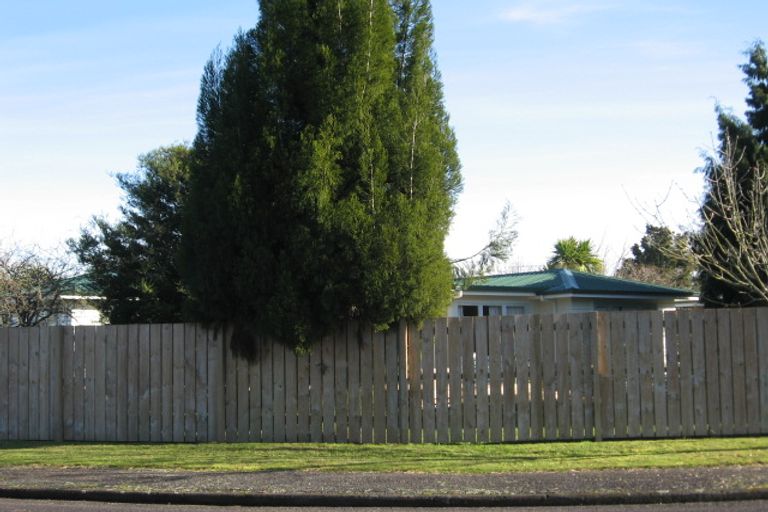 Photo of property in 1 Vectis Road, Hillcrest, Hamilton, 3216