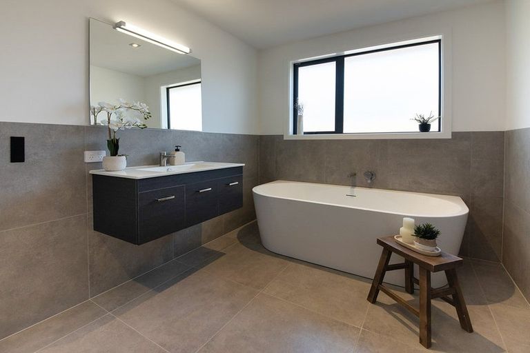 Photo of property in 70 Spur Ridge Rise, Jacks Point, 9371