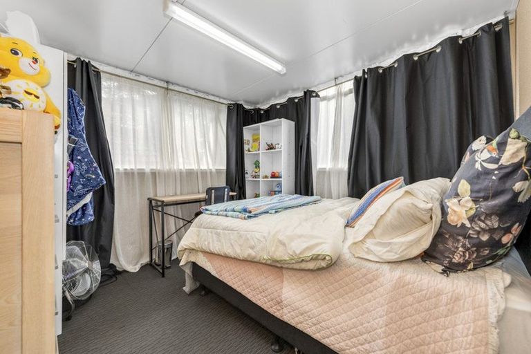 Photo of property in 3 Fairchild Avenue, Goodwood Heights, Auckland, 2105