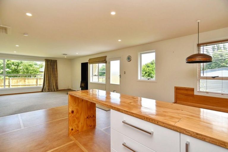 Photo of property in 8c Martindales Road, Heathcote Valley, Christchurch, 8022