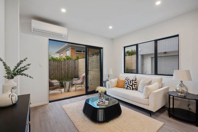 Photo of property in 33c Garadice Road, Rothesay Bay, Auckland, 0630