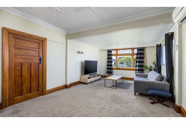 Photo of property in 1 Maude Street, Waimate, 7924
