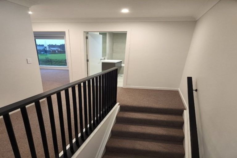 Photo of property in 10 Rauriki Lane, Rosehill, Papakura, 2113