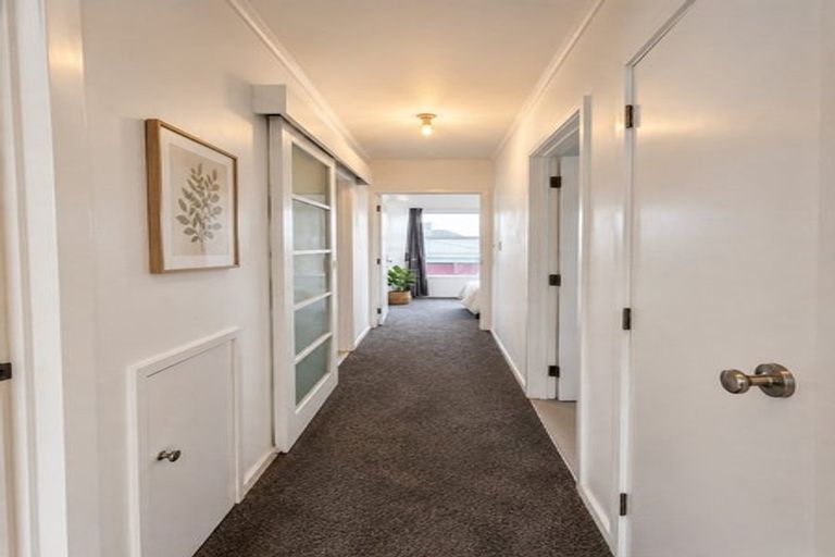 Photo of property in 76a Lake Road, Narrow Neck, Auckland, 0624