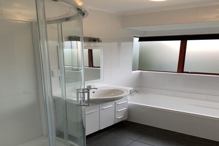 Photo of property in 14 Kilkenny Place, Fitzherbert, Palmerston North, 4410