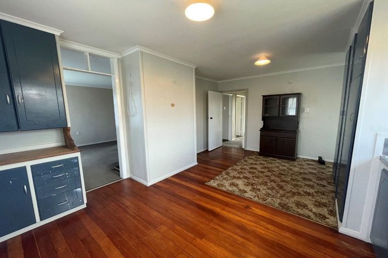 Photo of property in 4 Holford Street, Westown, New Plymouth, 4310