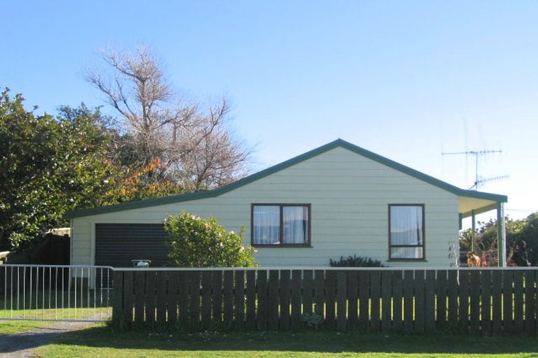 Photo of property in 83 Norfolk Crescent, Otaki Beach, Otaki, 5512