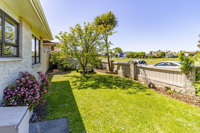 Photo of property in 138 Tait Drive, Greenmeadows, Napier, 4112