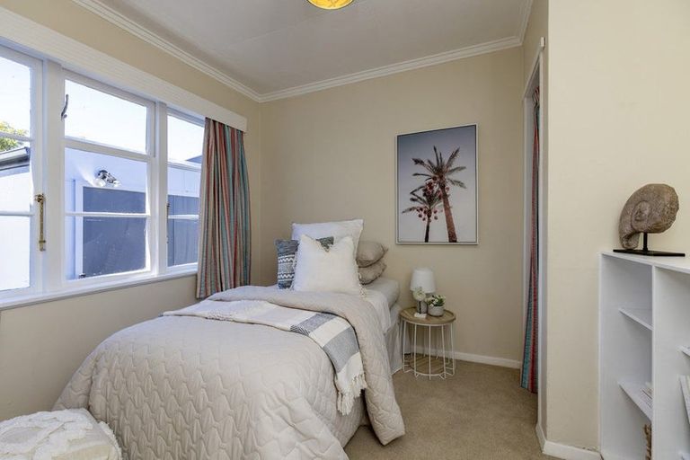 Photo of property in 5 Dale Road, Raumati South, Paraparaumu, 5032