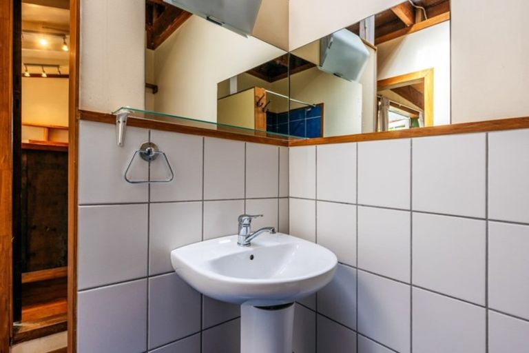 Photo of property in 35 Crescent Road East, Ostend, Waiheke Island, 1081