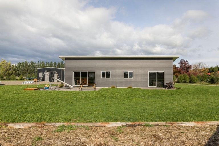 Photo of property in 220 Cowper Road, Dannevirke, 4976