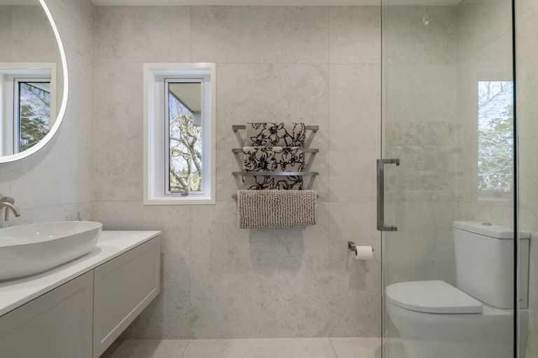 Photo of property in 473 Beach Road, Murrays Bay, Auckland, 0630