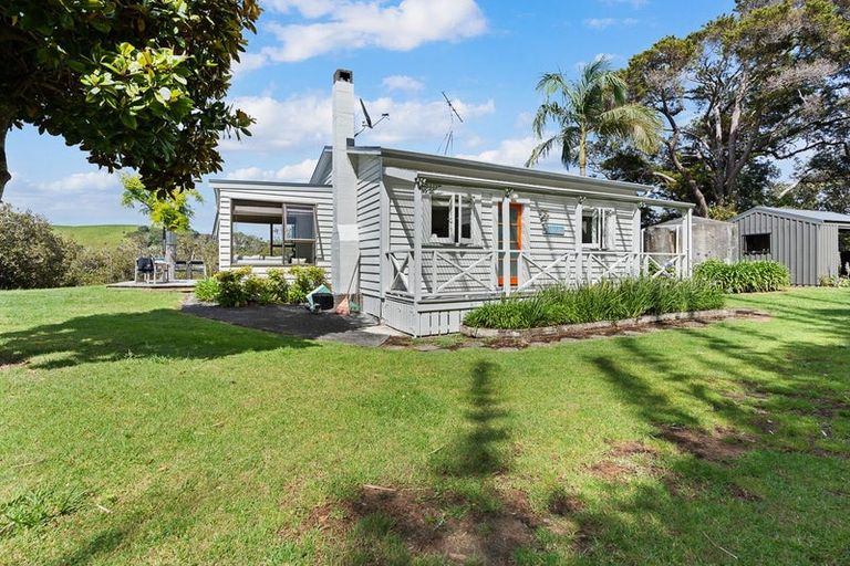 Photo of property in 847 Matapouri Road, Matapouri, Whangarei, 0173