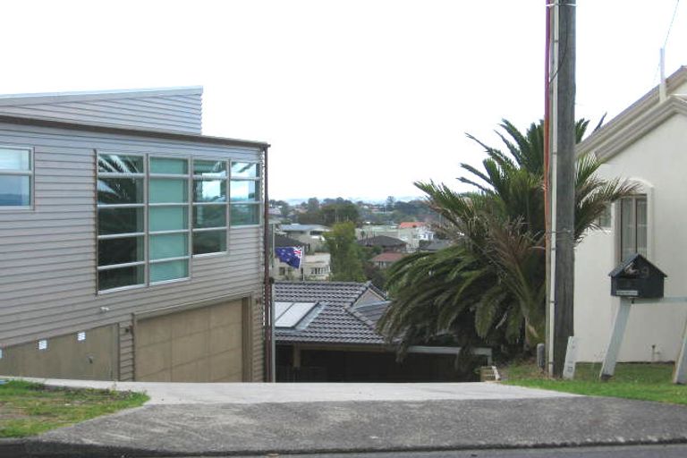 Photo of property in 2/9 Mizpah Road, Waiake, Auckland, 0630
