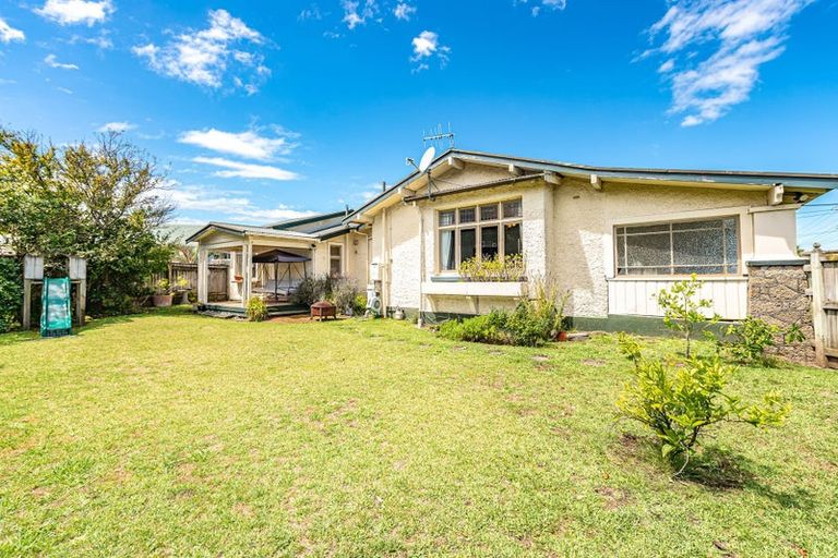 Photo of property in 28 Carlton Avenue, Gonville, Whanganui, 4501