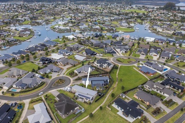 Photo of property in 18 Roseberry Place, Whitianga, 3510