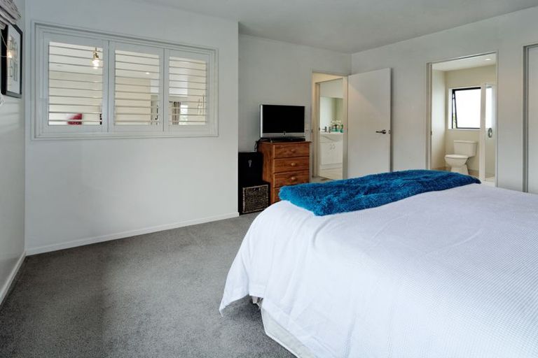 Photo of property in 30a Derwent Crescent, Titirangi, Auckland, 0604