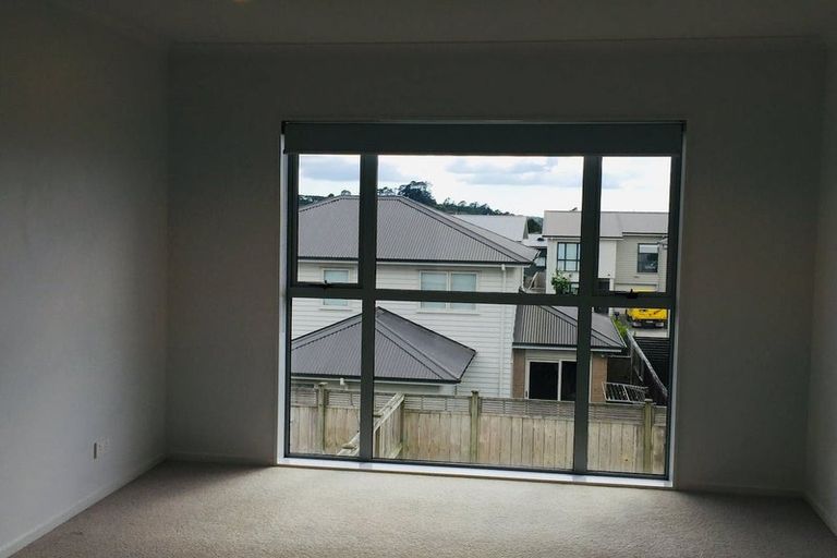 Photo of property in 31 Forbes Mccammon Drive, Swanson, Auckland, 0614