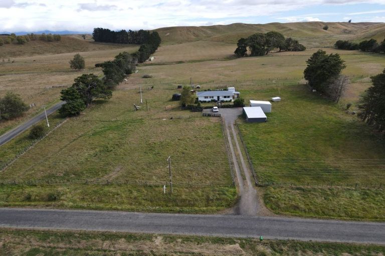 Photo of property in 881 Cowper Road, Dannevirke, 4976