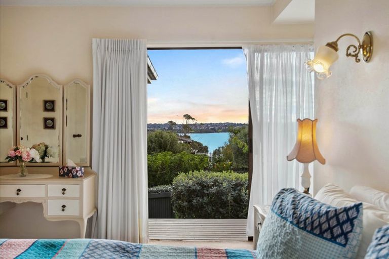 Photo of property in 5 Essington Place, Half Moon Bay, Auckland, 2012