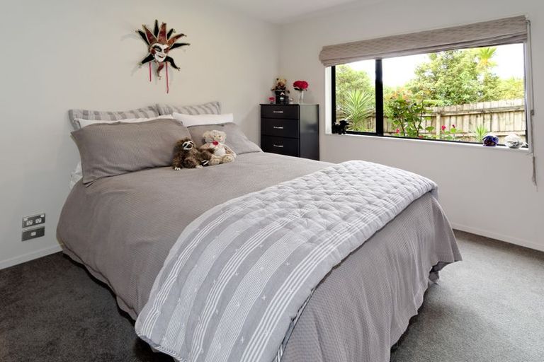 Photo of property in 30a Derwent Crescent, Titirangi, Auckland, 0604