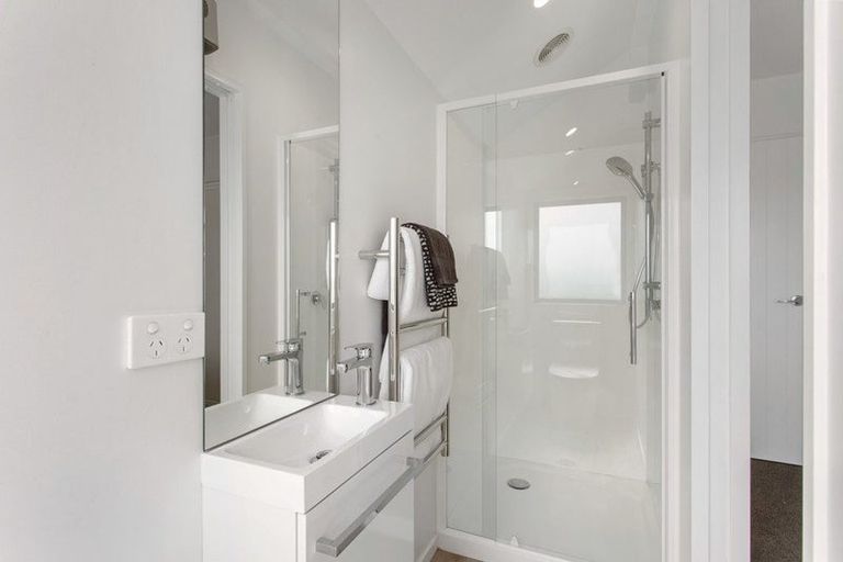 Photo of property in 5 Wheatsheaf Lane, Heathcote Valley, Christchurch, 8022