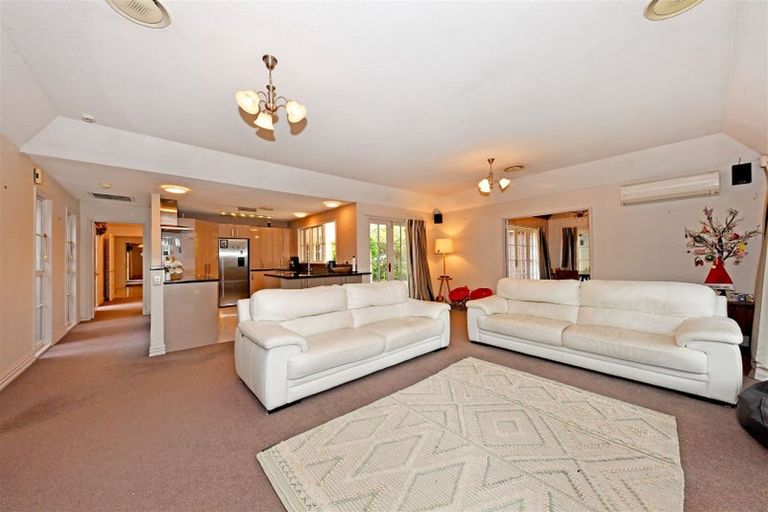 Photo of property in 5 Golden Elm Lane, Upper Riccarton, Christchurch, 8041