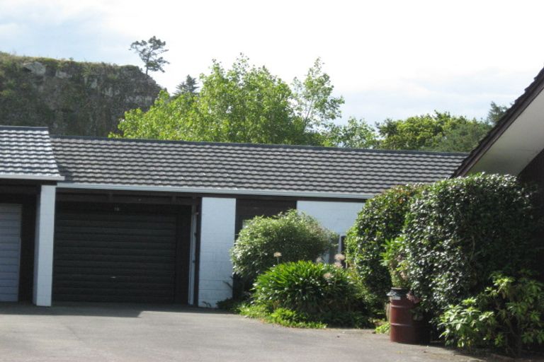 Photo of property in 16 Raekura Place, Redcliffs, Christchurch, 8081