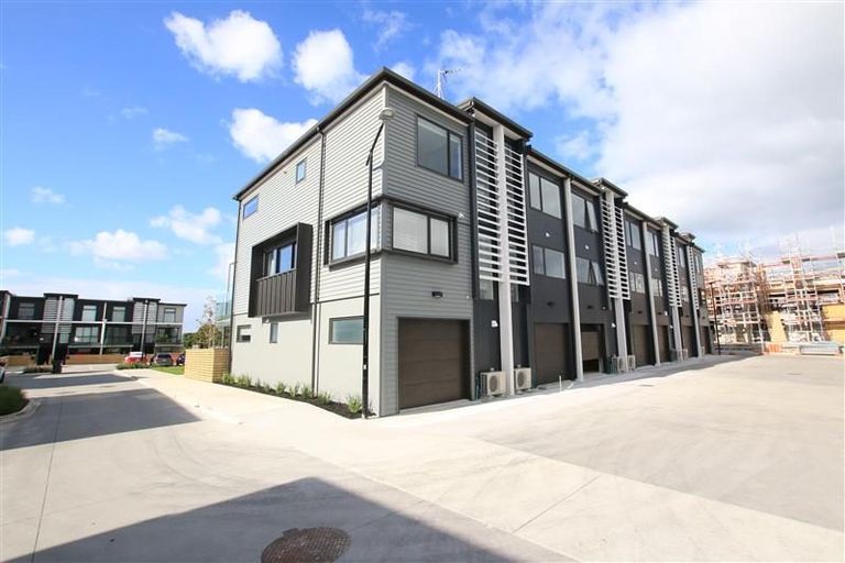 Photo of property in 2 Carder Court, Hobsonville, Auckland, 0618