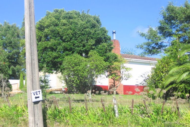 Photo of property in 262 Henderson Valley Road, Henderson, Auckland, 0612