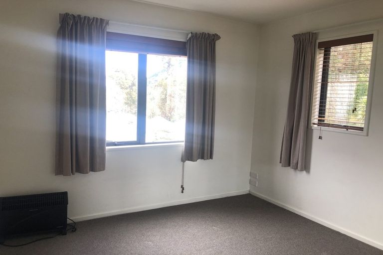 Photo of property in Arno Apartment, 1/8 Mckerrow Place, Sunshine Bay, Queenstown, 9300